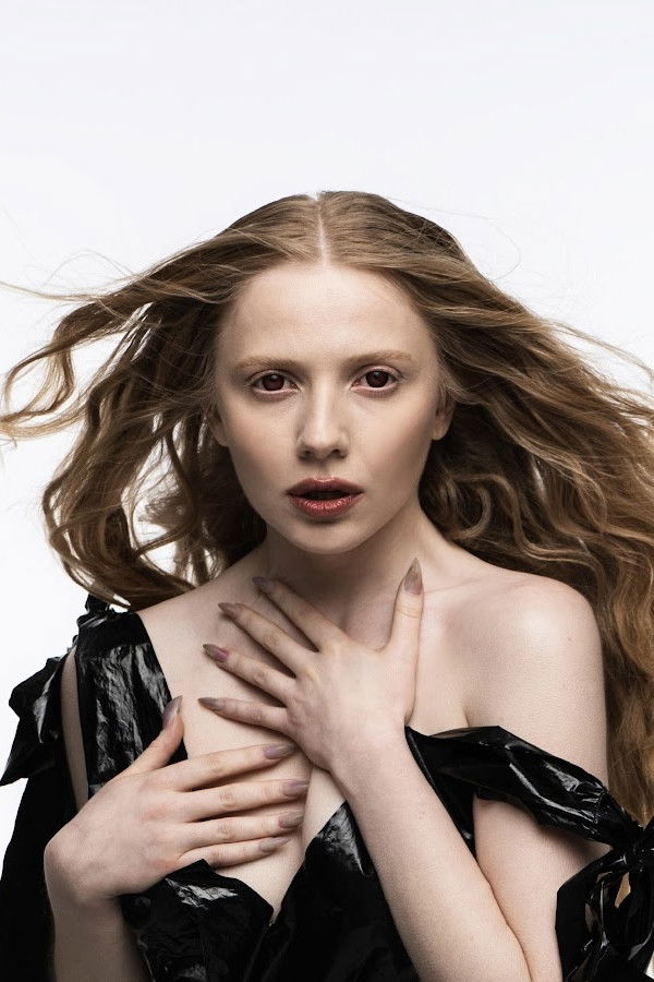 Ingret Kostenko backdrop