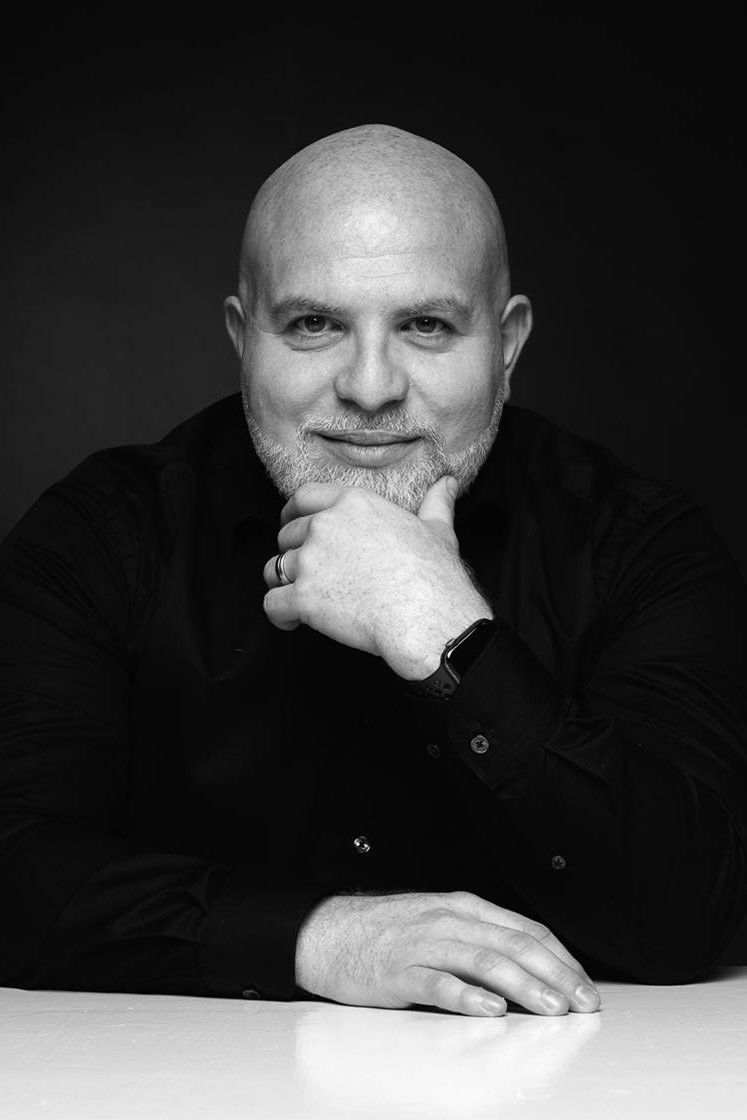 Antonio Petrone backdrop