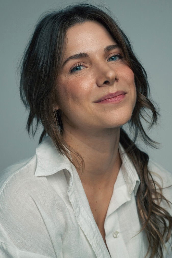 Ana Di Falco backdrop