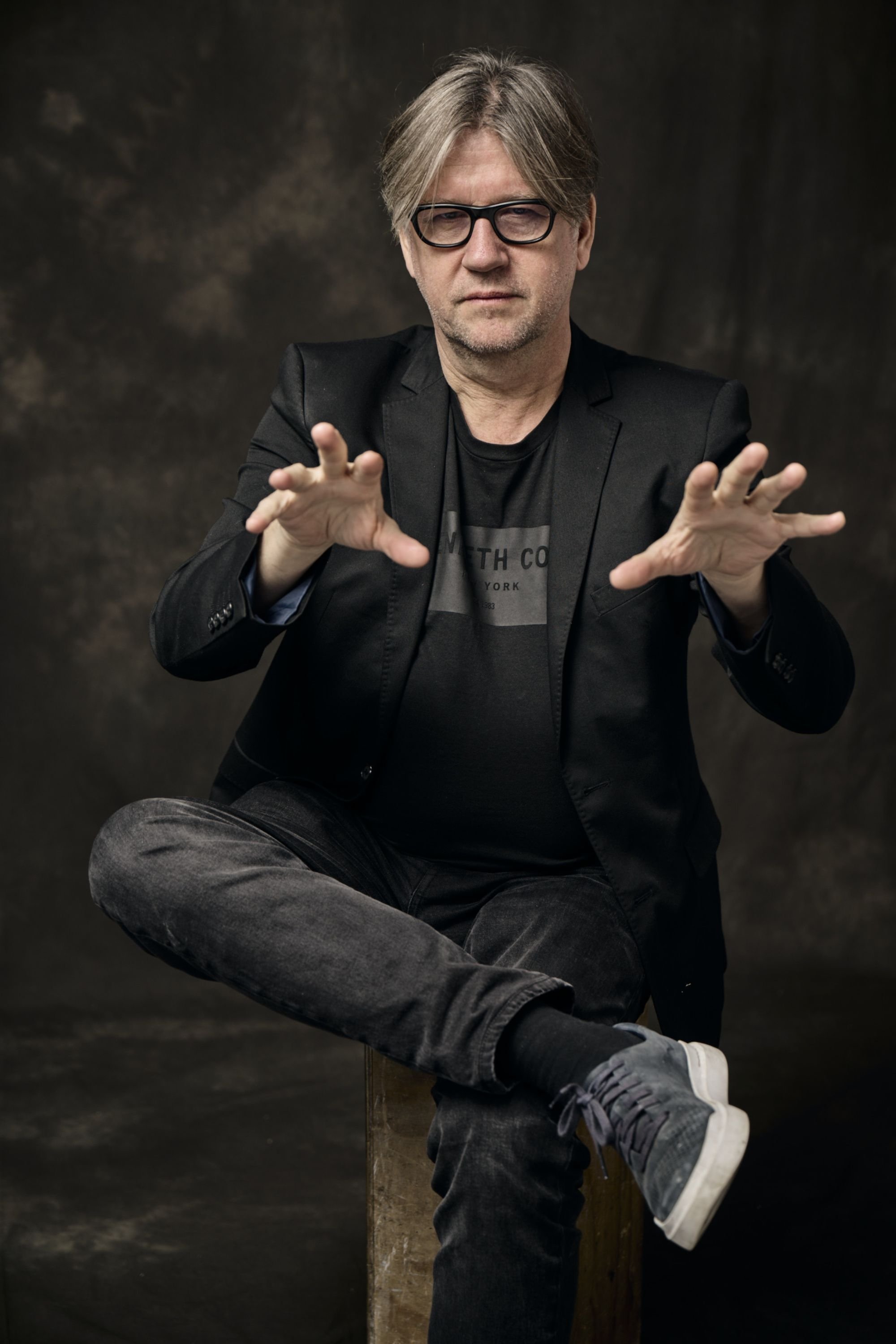 Cyril Morin backdrop