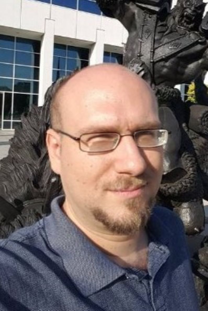 Rasël Glasër backdrop