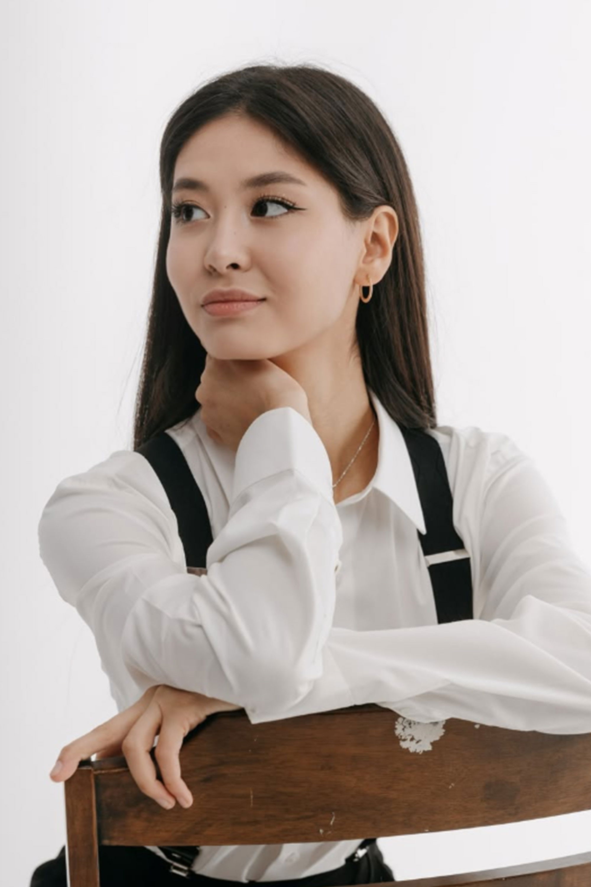 Adelina Yeralieva backdrop