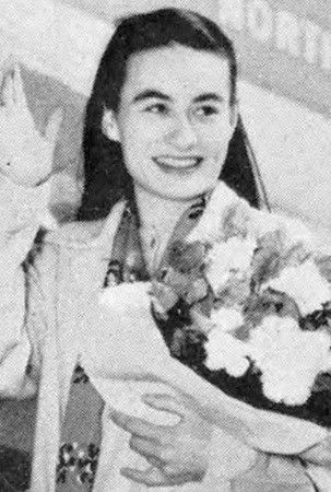 Iwamoto Mari backdrop