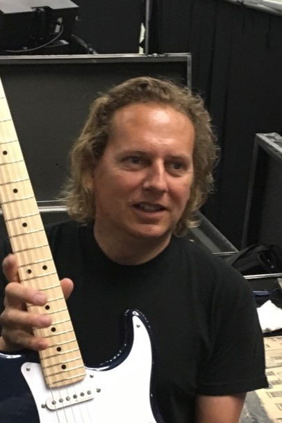 Dan Dearnley backdrop