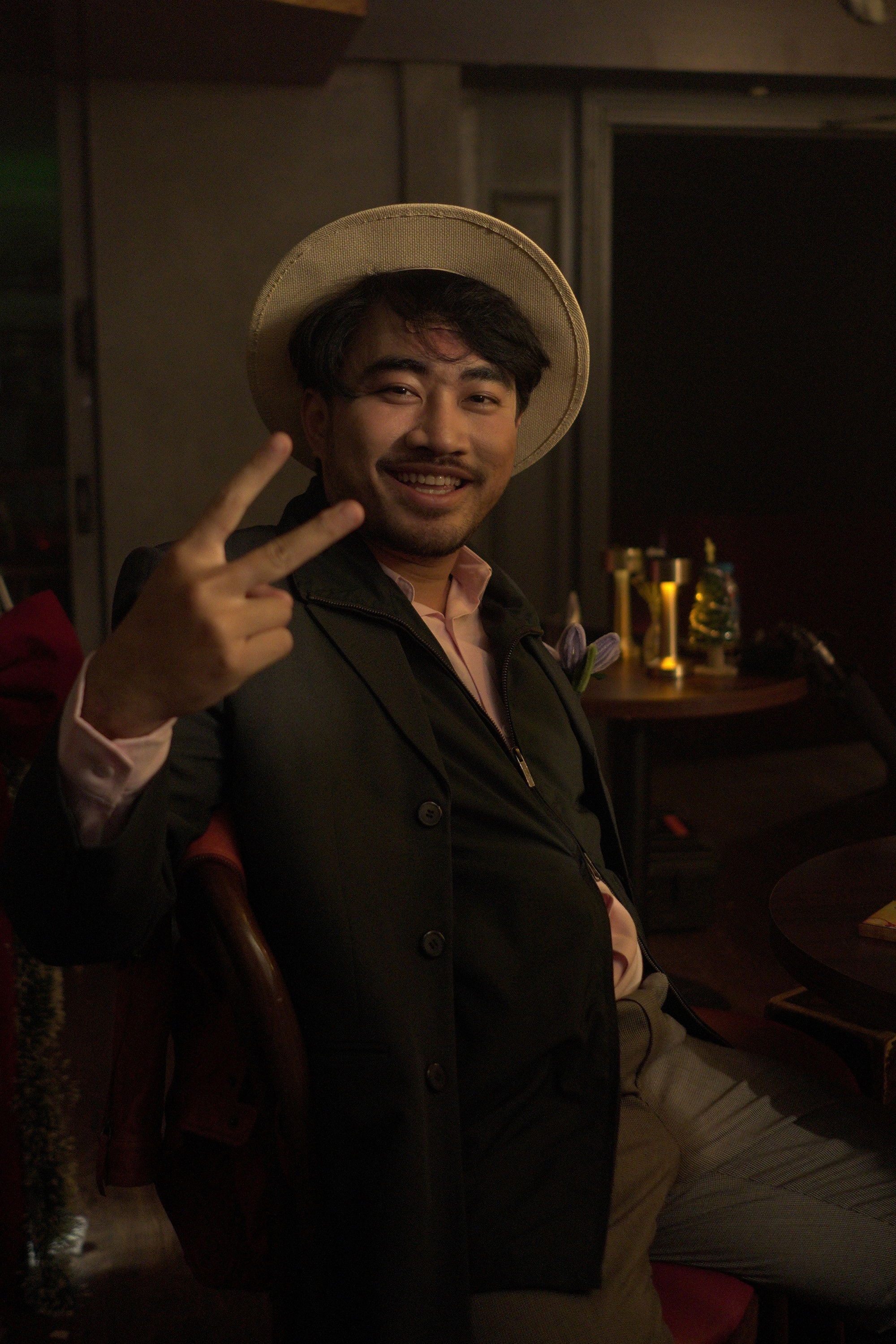 Truong Van Luu backdrop