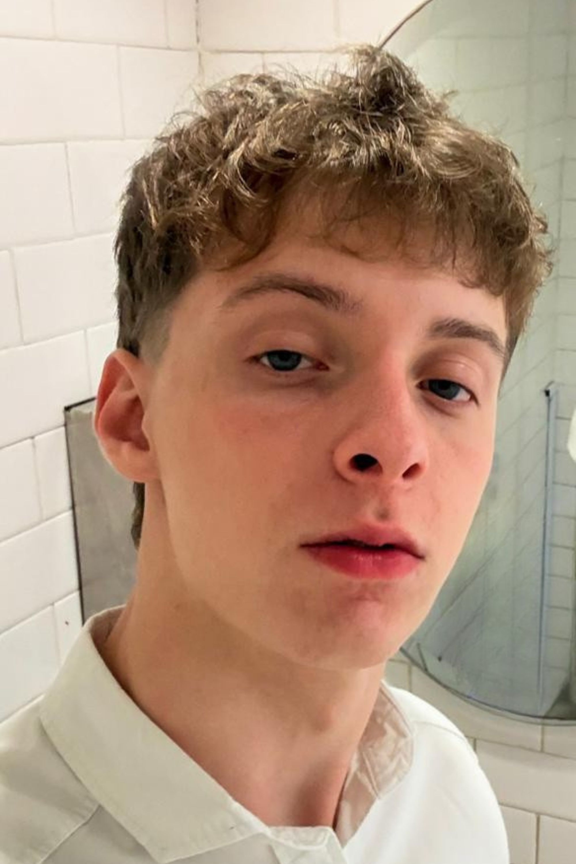 Mateo Méndez backdrop