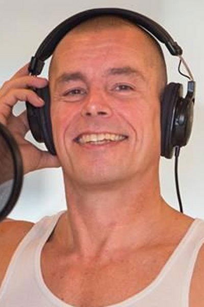 Kenny Lübcke backdrop