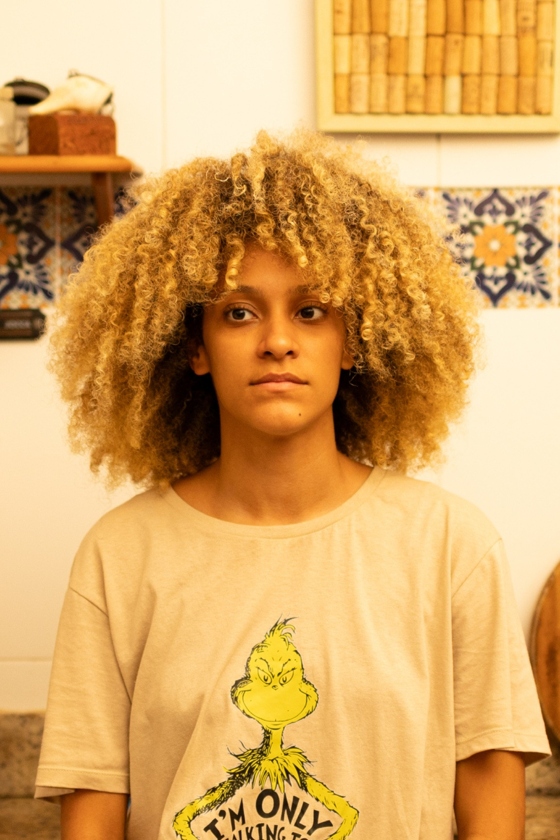 Mariana Ribeiro backdrop