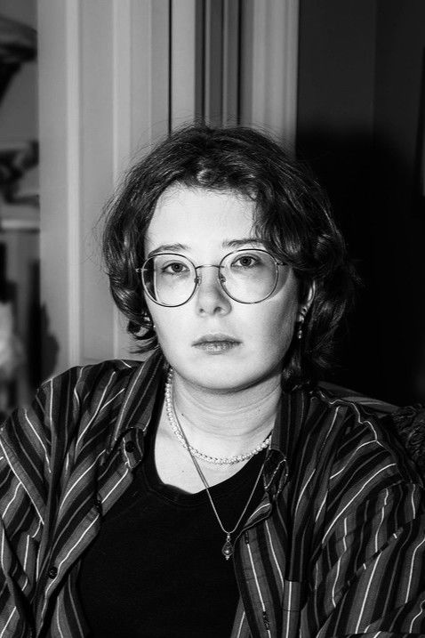 Alice Paradis backdrop