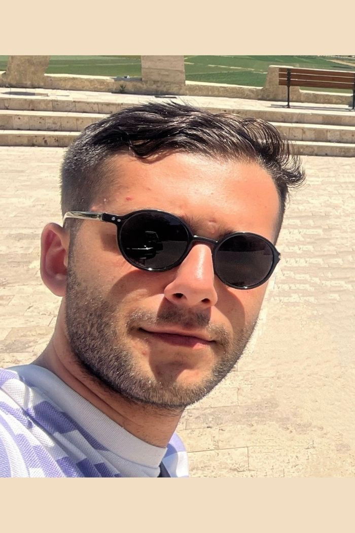 Gökdeniz Kubilayoğlu backdrop