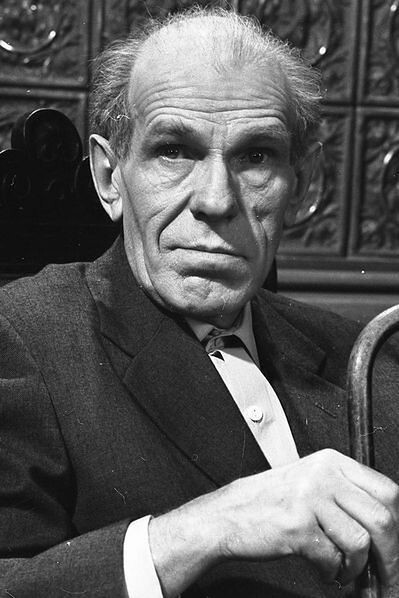 Zdzisław Karczewski backdrop