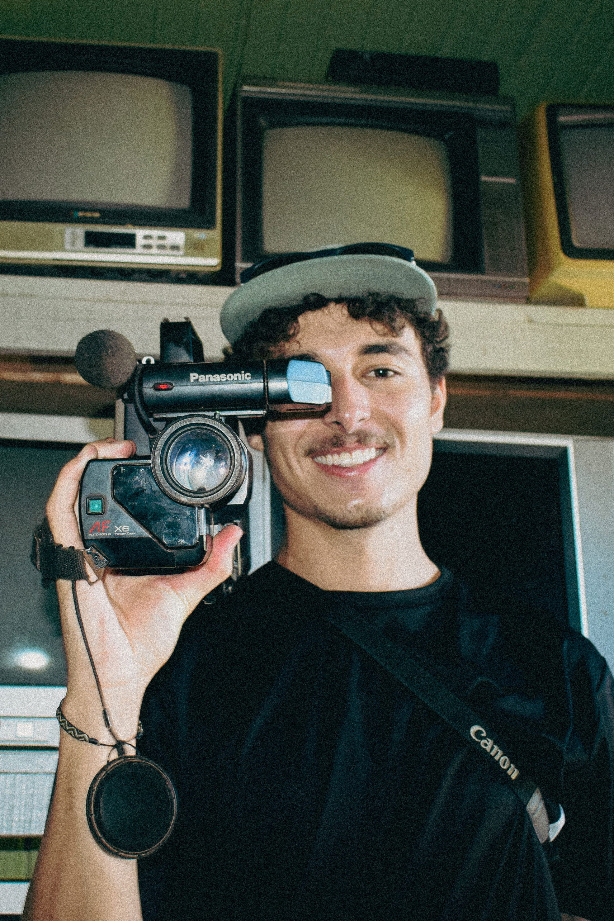 Guga Betanin backdrop