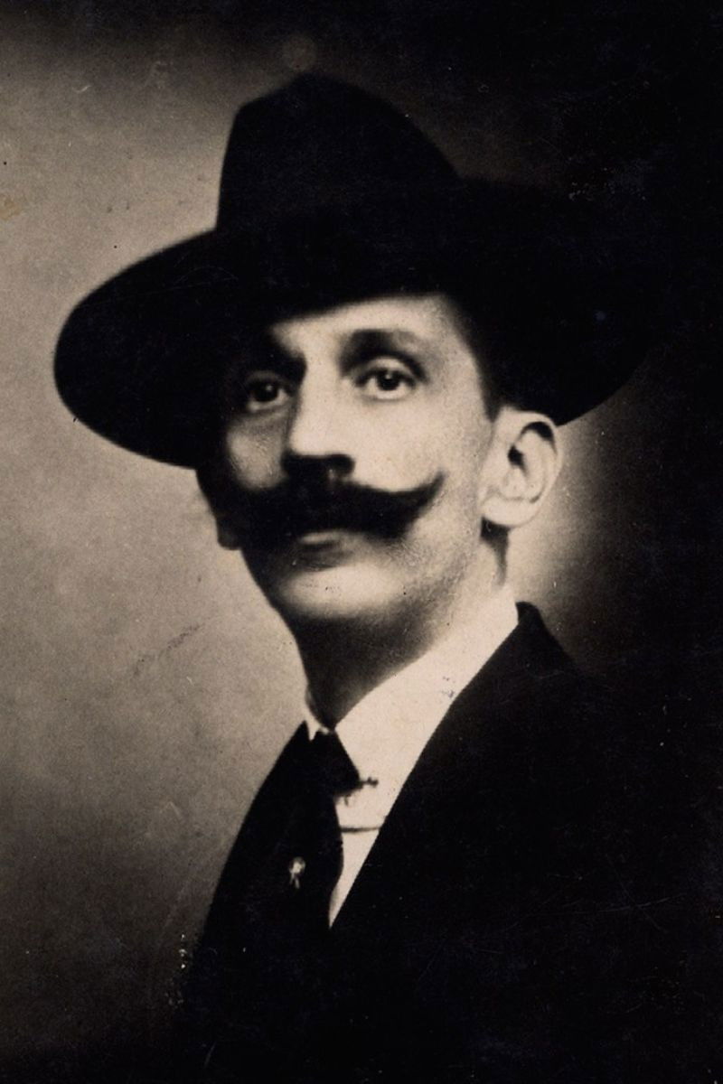 Raul Pederneiras backdrop