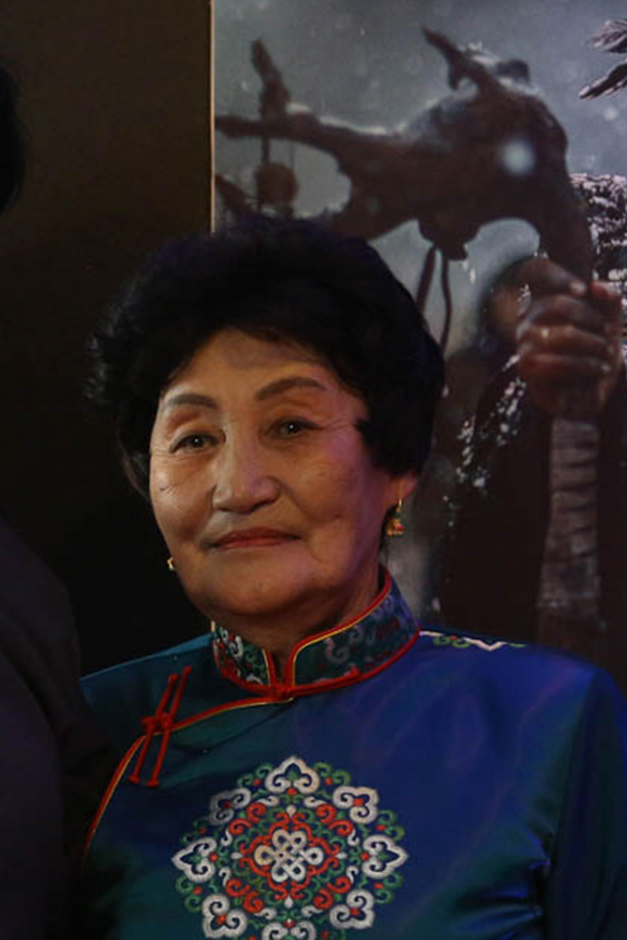 Tserendarizav Dashnyam backdrop