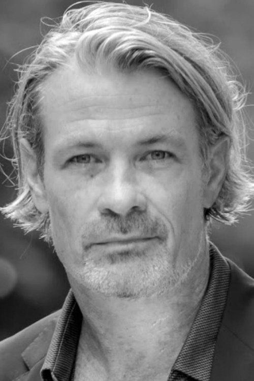 Matju Gledhil backdrop