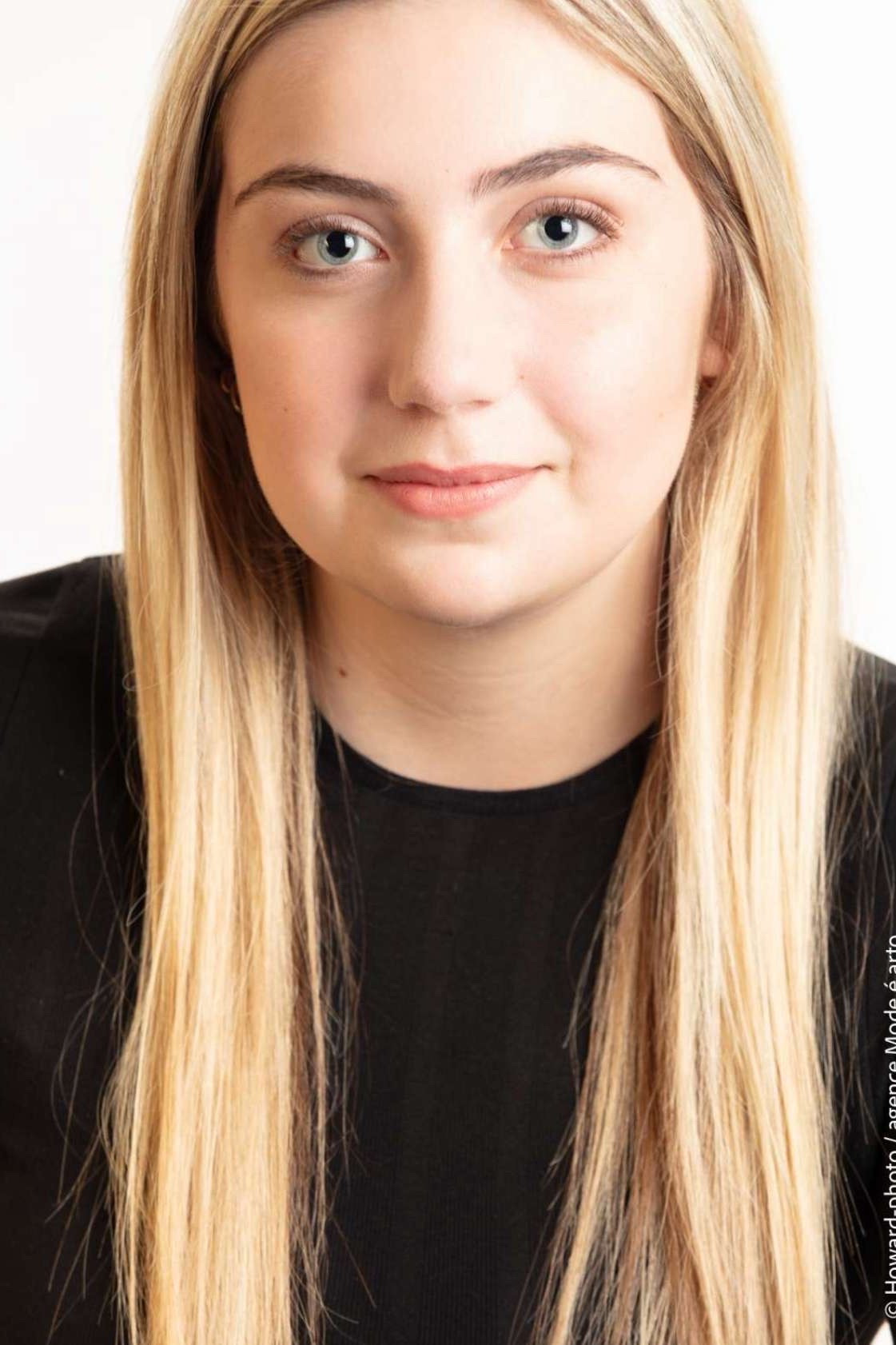 Oceane Simard backdrop