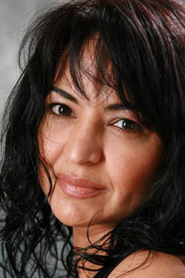 Leila D'Issernio backdrop