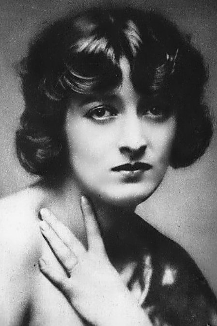 Denise Legeay backdrop