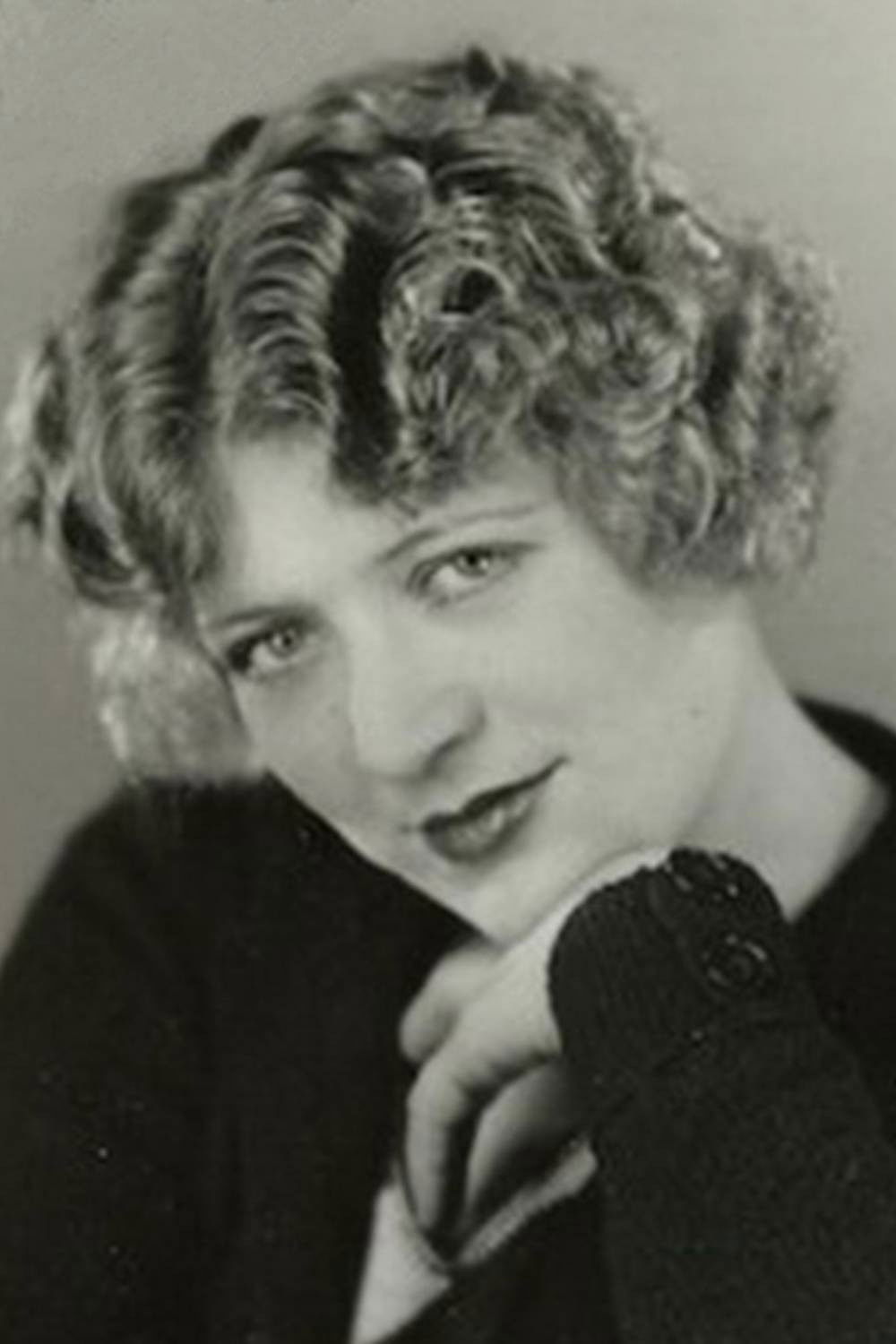 Laure Diana backdrop