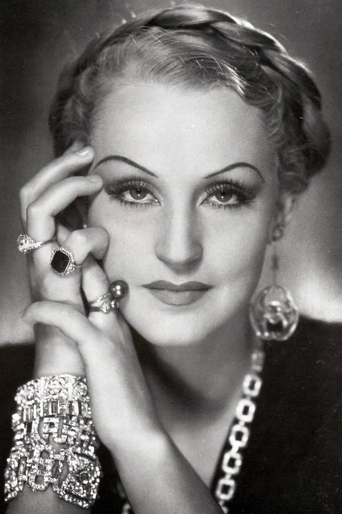 Elvira Popescu backdrop