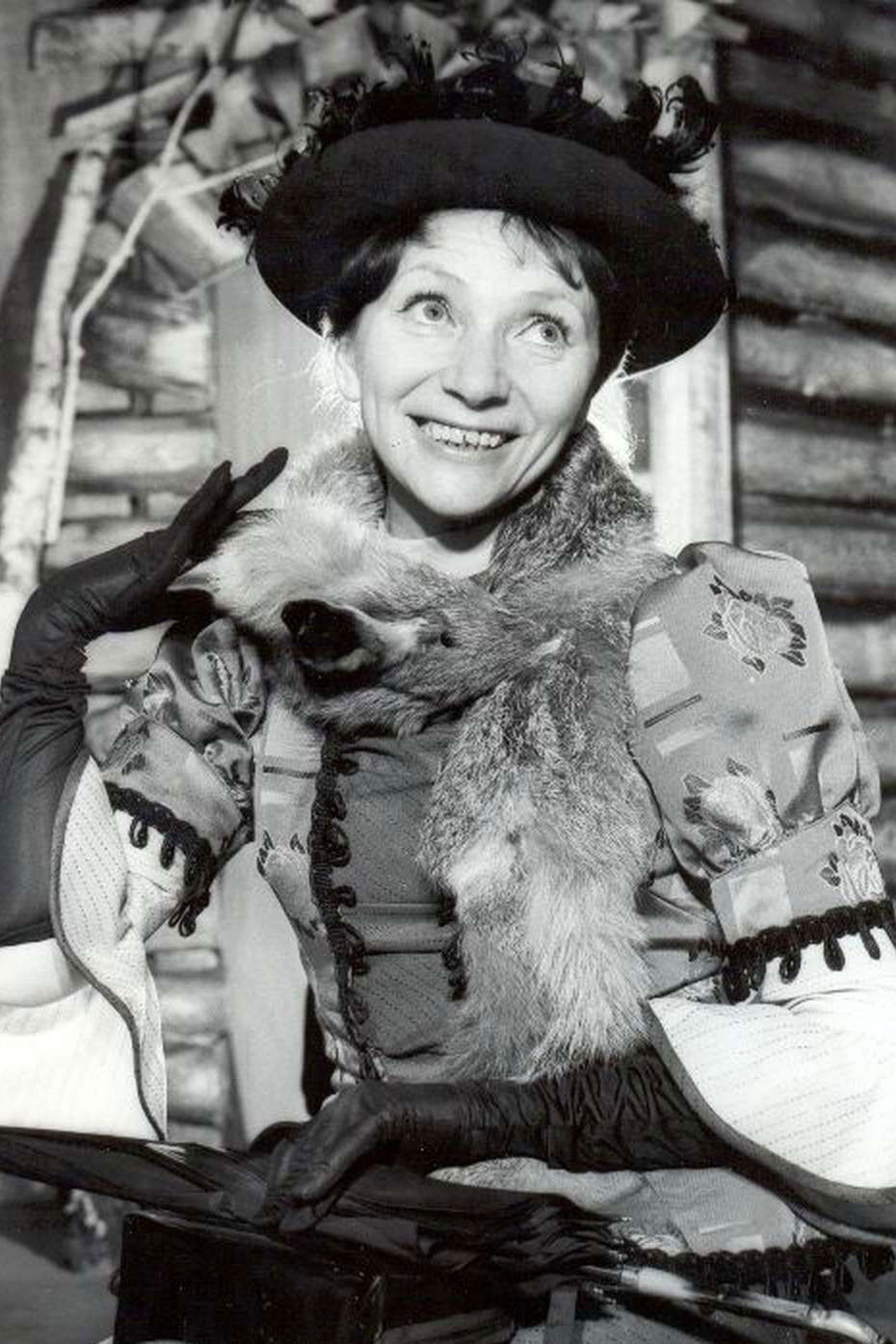 Stefania Iwińska backdrop