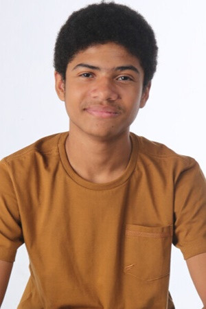 Victor Hugo Martins backdrop