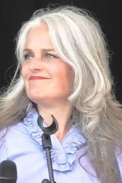 Louise Norby backdrop