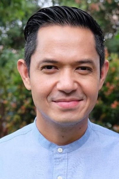 Dude Harlino backdrop