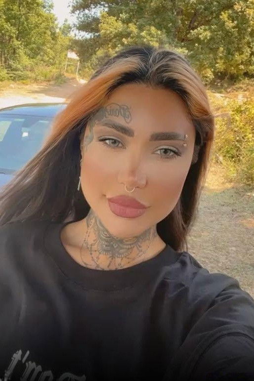 Parisa Abdollahi backdrop