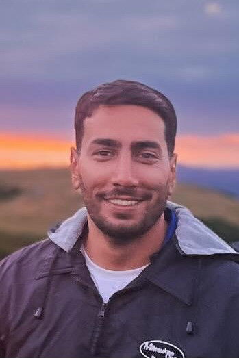 Amirhossein Peyvandeh backdrop