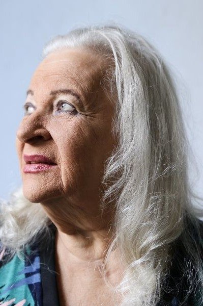 Lusi de Karvallu backdrop