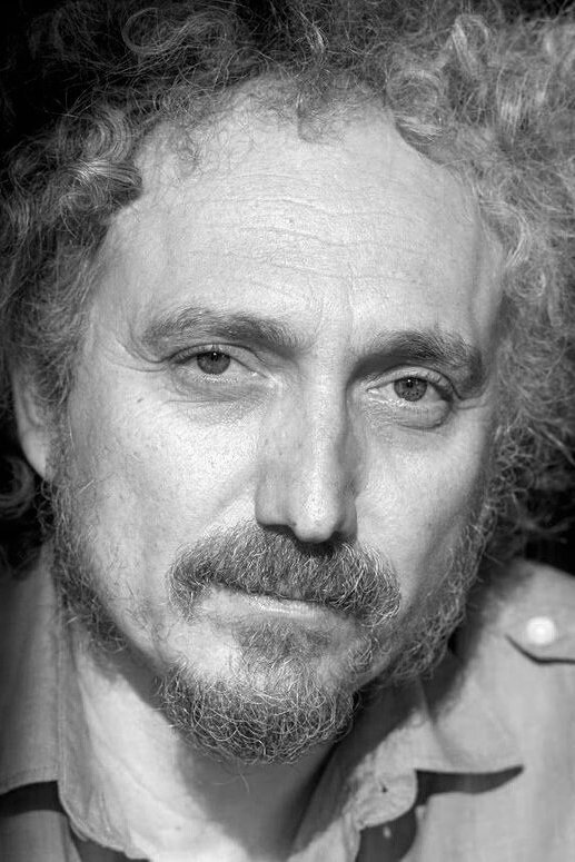 Yüksel Aksu backdrop