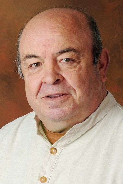 Vikente Gil backdrop