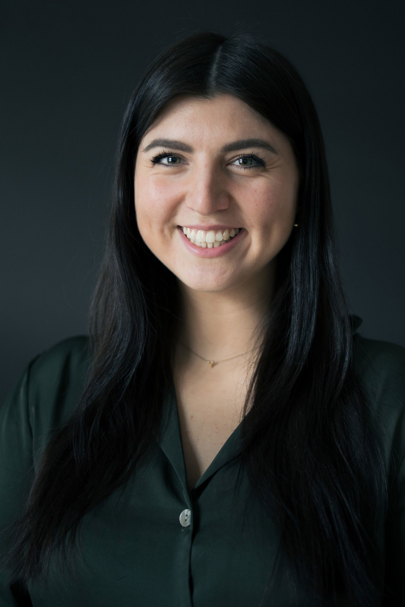 Yasemin Özlü backdrop