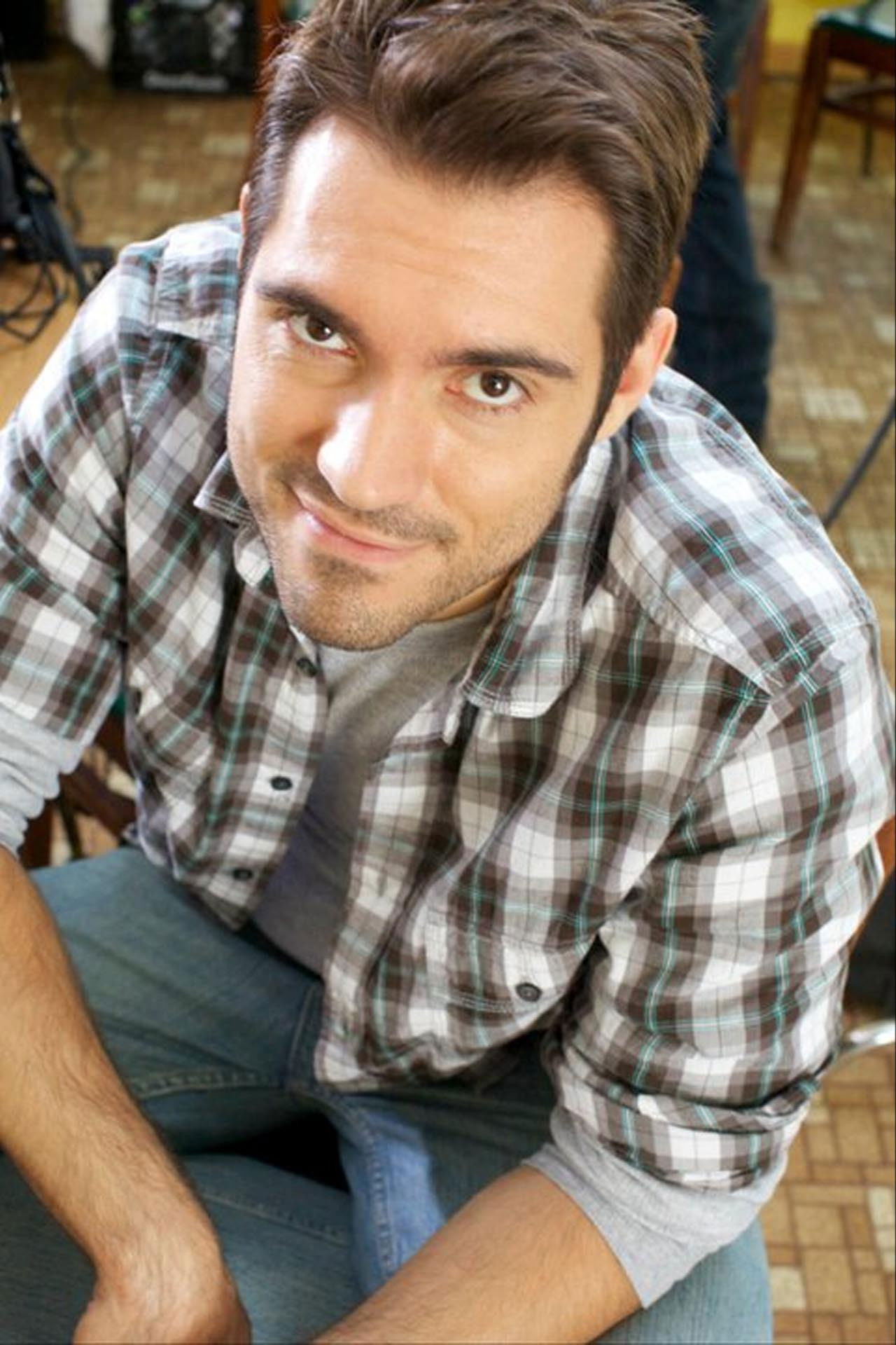 Benjamin Lutz backdrop