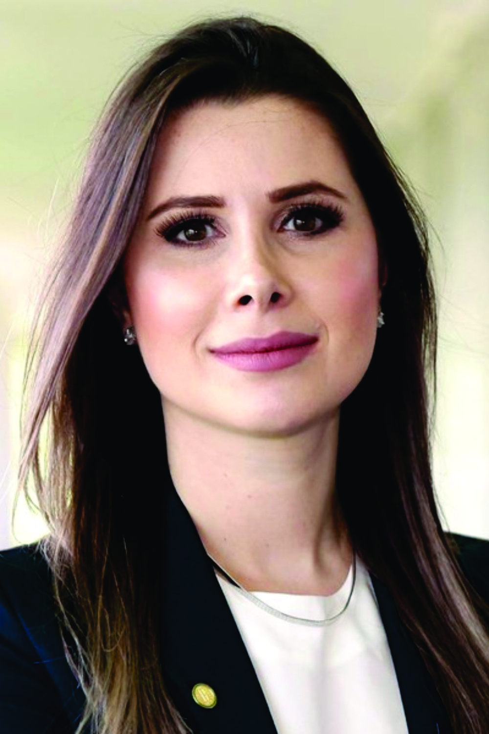 Caroline de Toni backdrop