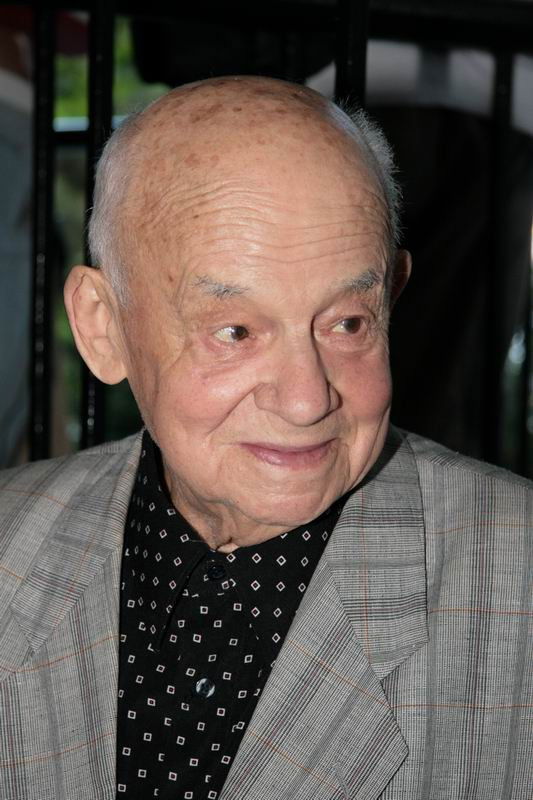 Isaak Magiton backdrop