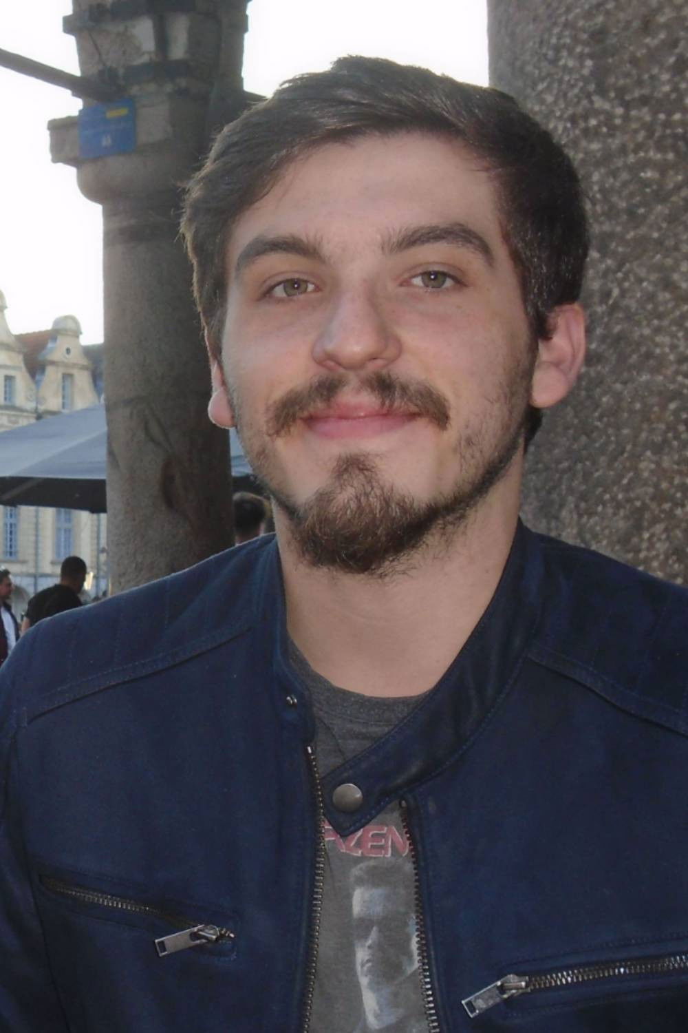 Anthony Bertaut backdrop