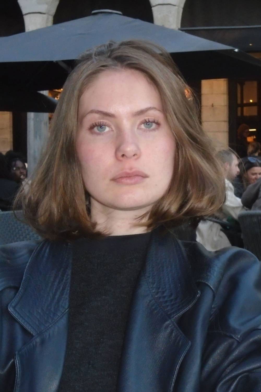 Nanou Leval backdrop