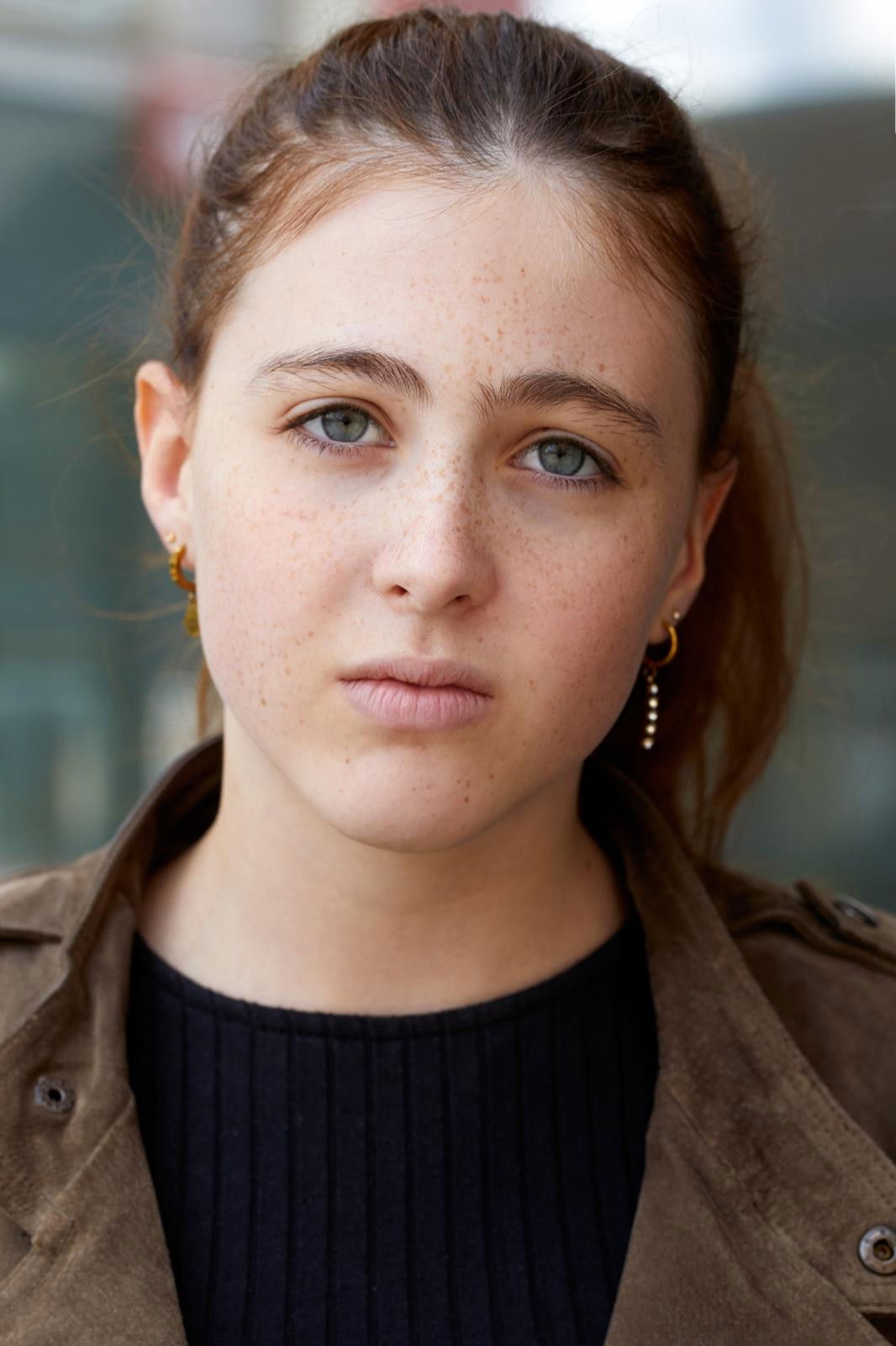 Lily Delfosse backdrop