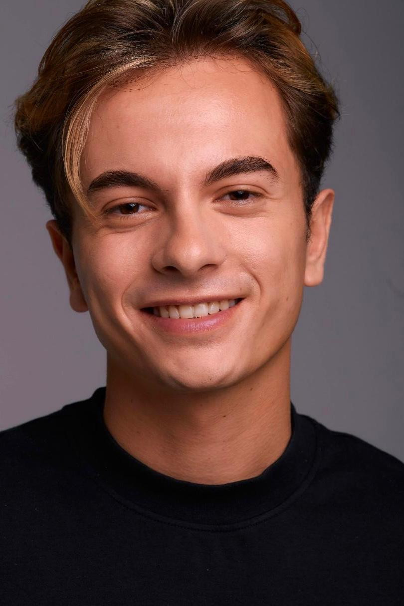 Sebastián Muñoz backdrop