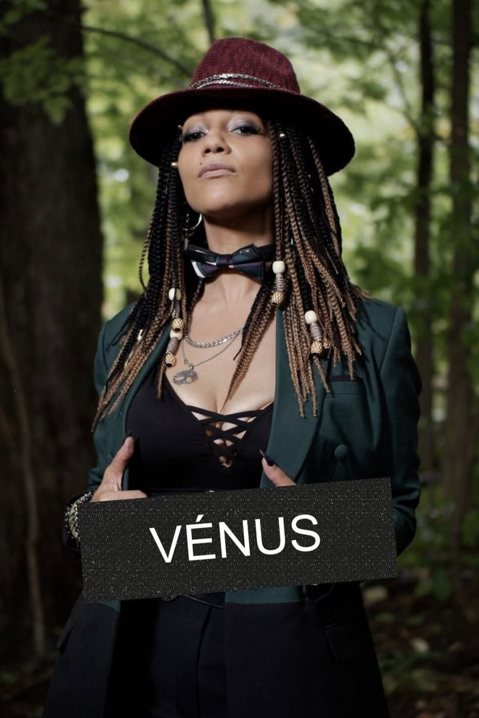 Vénus Mevys backdrop