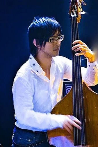 鳥越啓介 backdrop