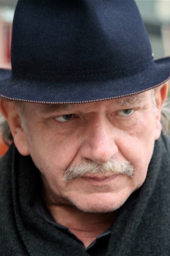 Xhian-Lui Komoli backdrop