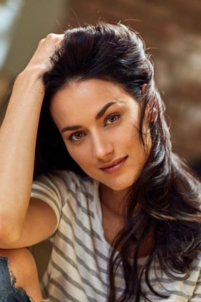 Zsuzsanna Ripli backdrop