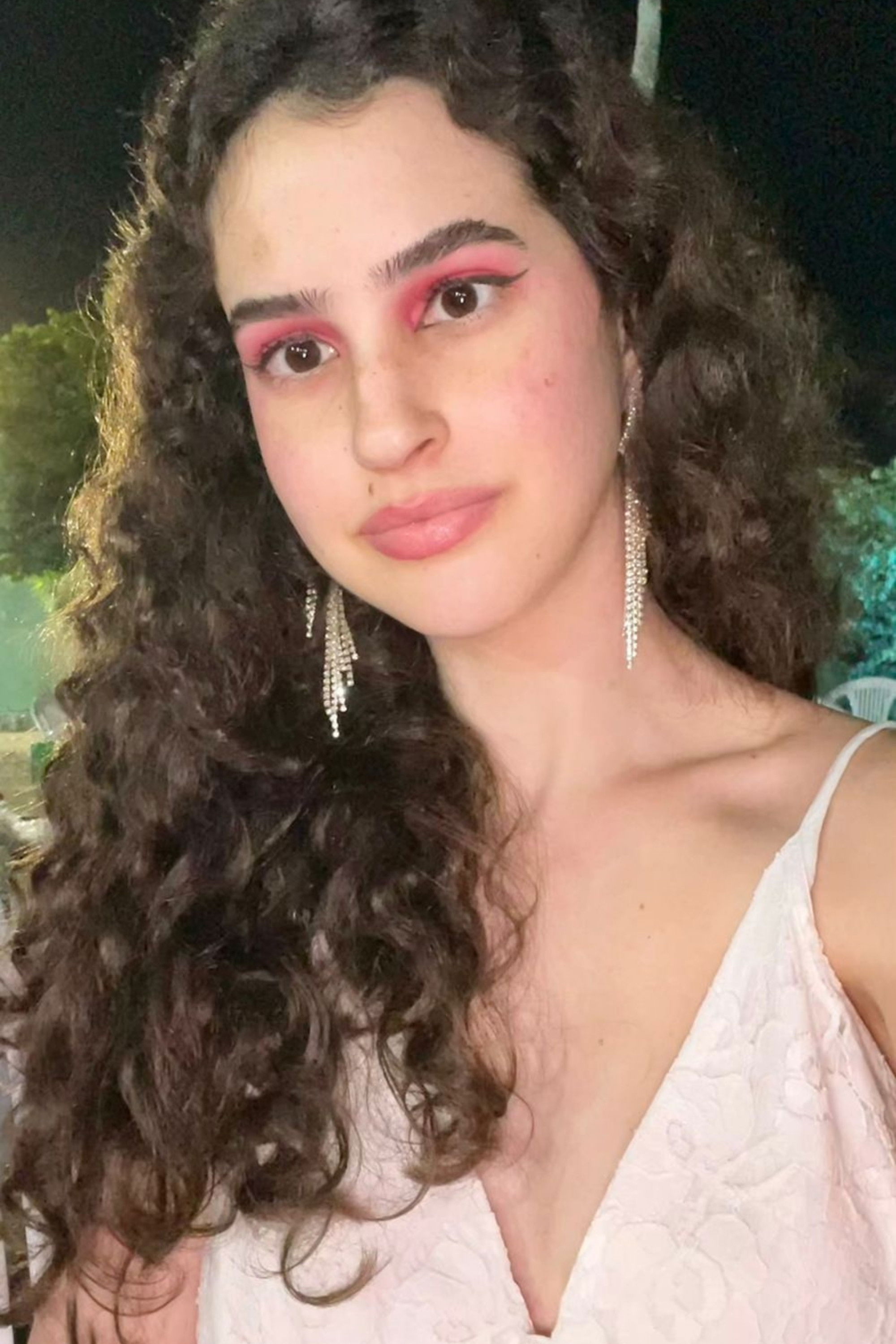 Júlia Sala backdrop