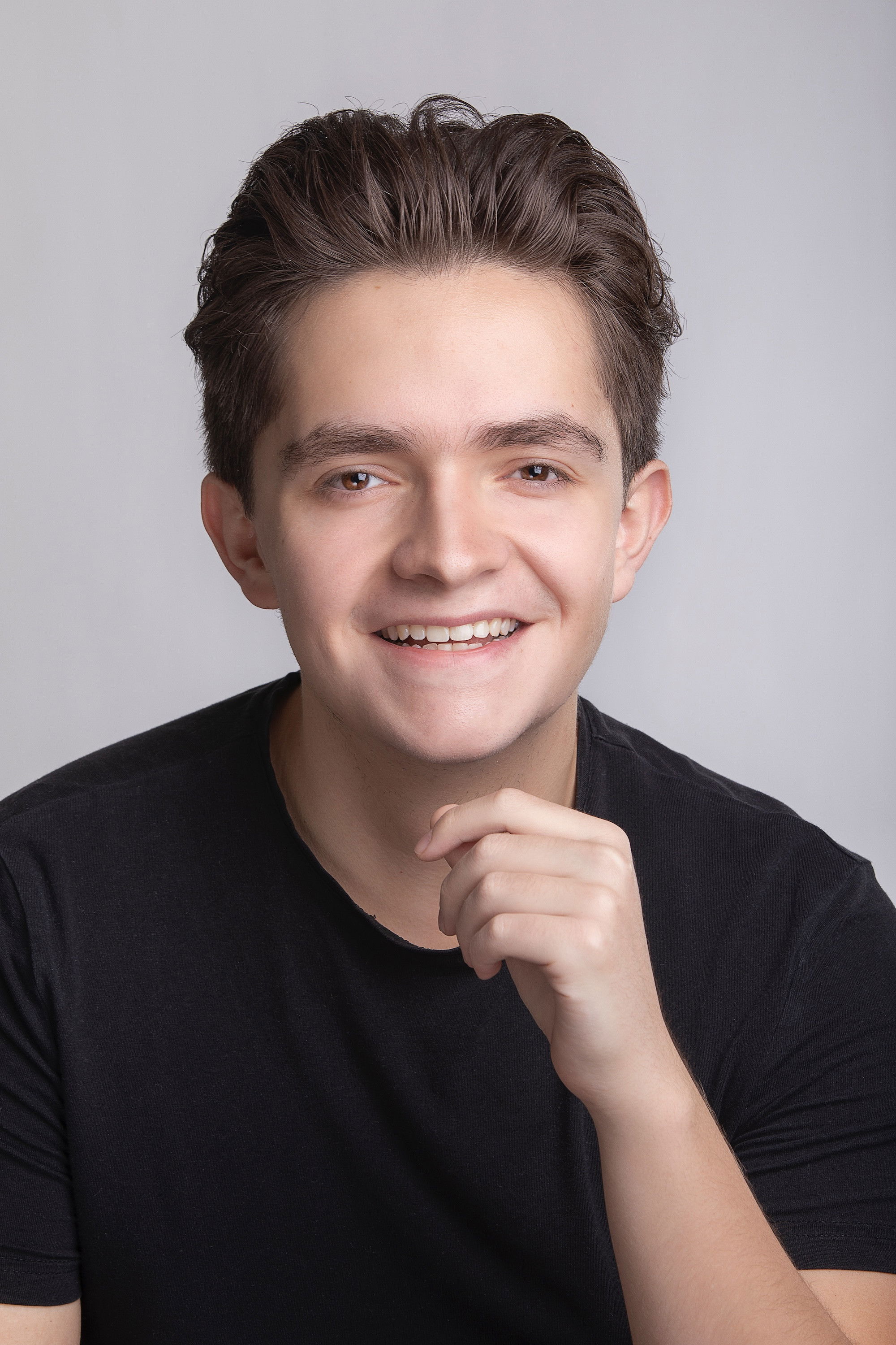 Anuar Velázquez backdrop