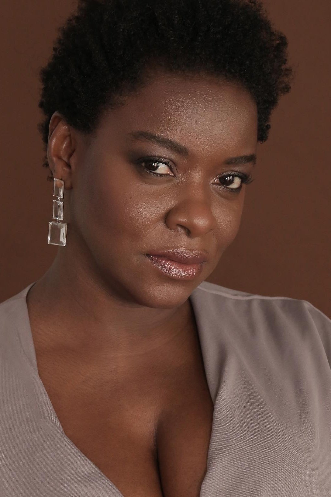 Olivia Araújo backdrop