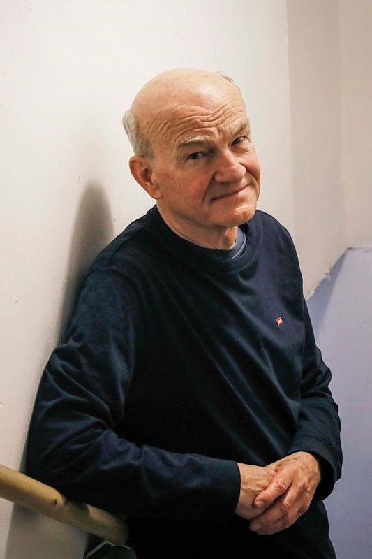 Tamás Almási backdrop