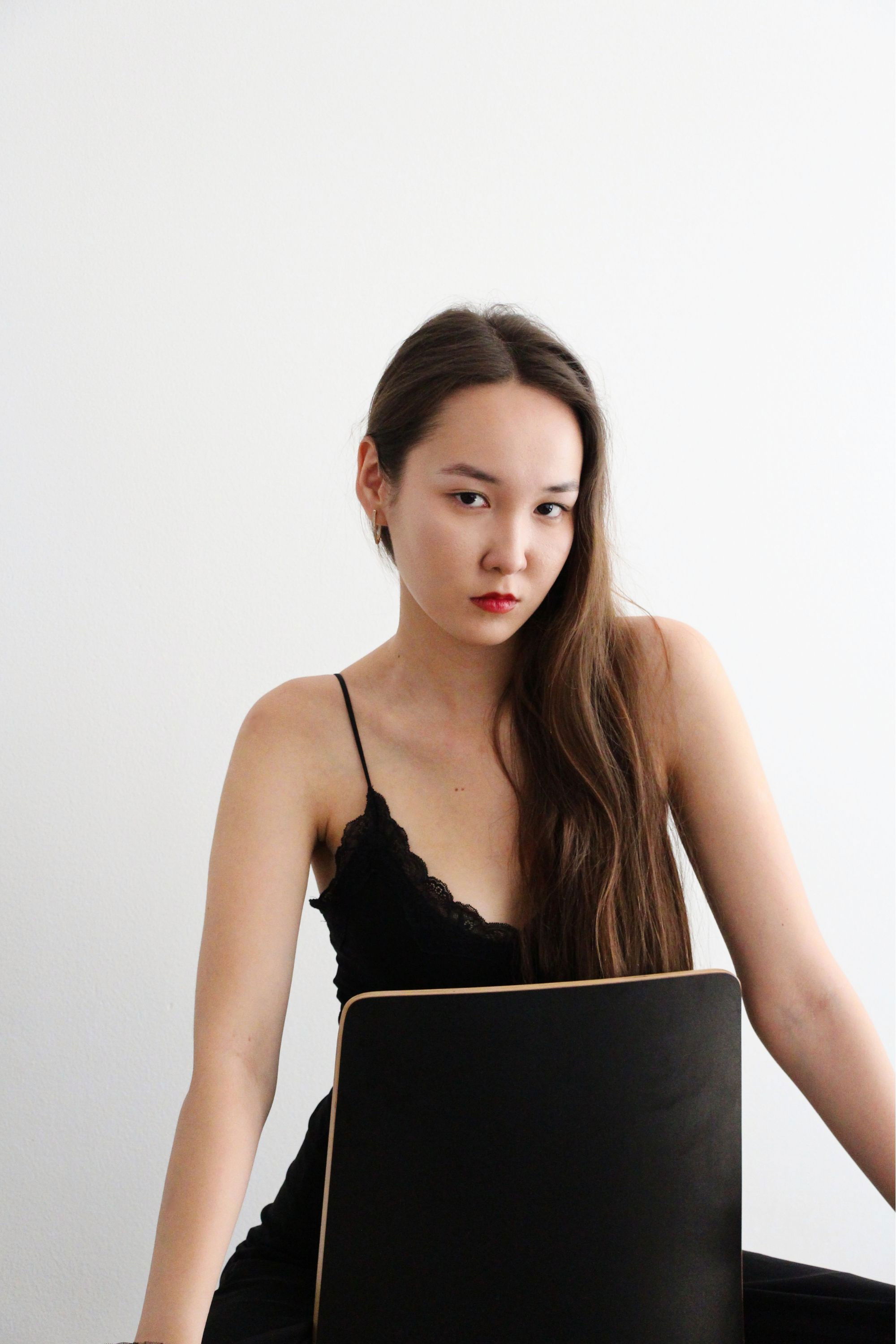 Alua Sarsenbekova backdrop